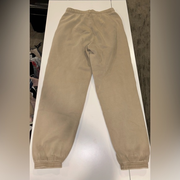 Aritzia mega sweatpants size medium - Picture 5 of 5